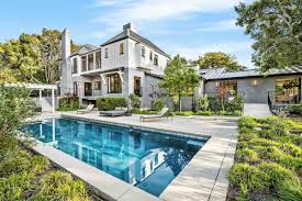 Comparing Brisbane and Gold Coast Builders